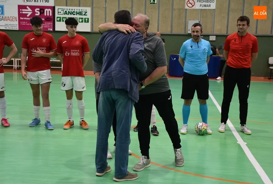 Foto 4 - Jos&eacute; Manuel Ballesteros se despide del III Columnas tras casi 30 a&ntilde;os en el Club