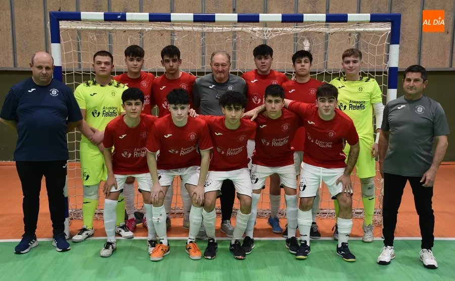 Foto 4 - Al III Juvenil le falta un pel&iacute;n de acierto para rascar algo en el derby final ante Inter Sala