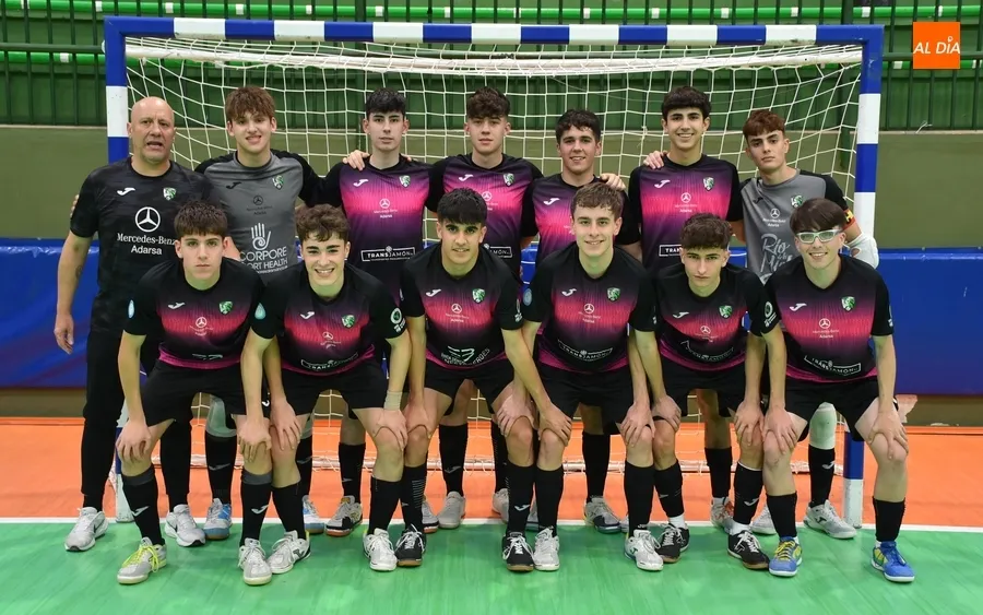 Foto 5 - Al III Juvenil le falta un pel&iacute;n de acierto para rascar algo en el derby final ante Inter Sala