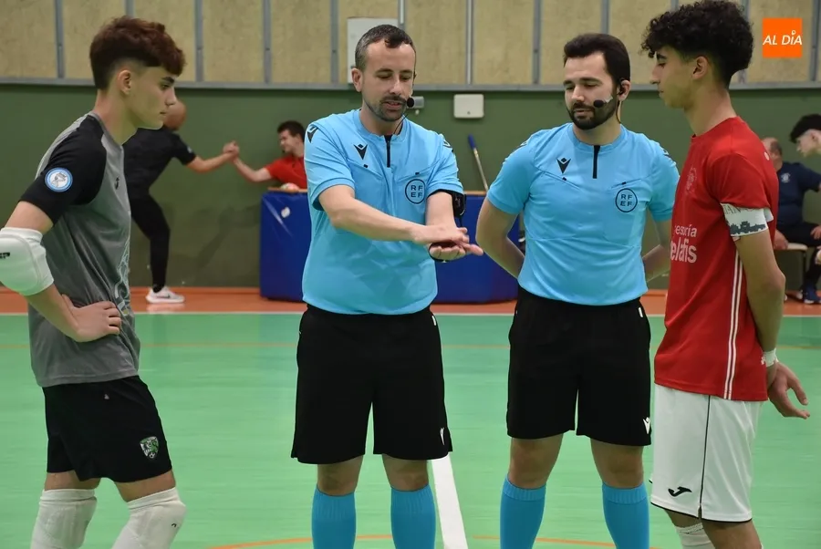 Foto 7 - Al III Juvenil le falta un pel&iacute;n de acierto para rascar algo en el derby final ante Inter Sala