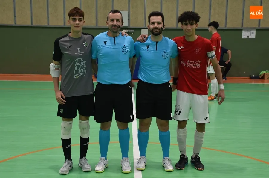 Foto 8 - Al III Juvenil le falta un pel&iacute;n de acierto para rascar algo en el derby final ante Inter Sala