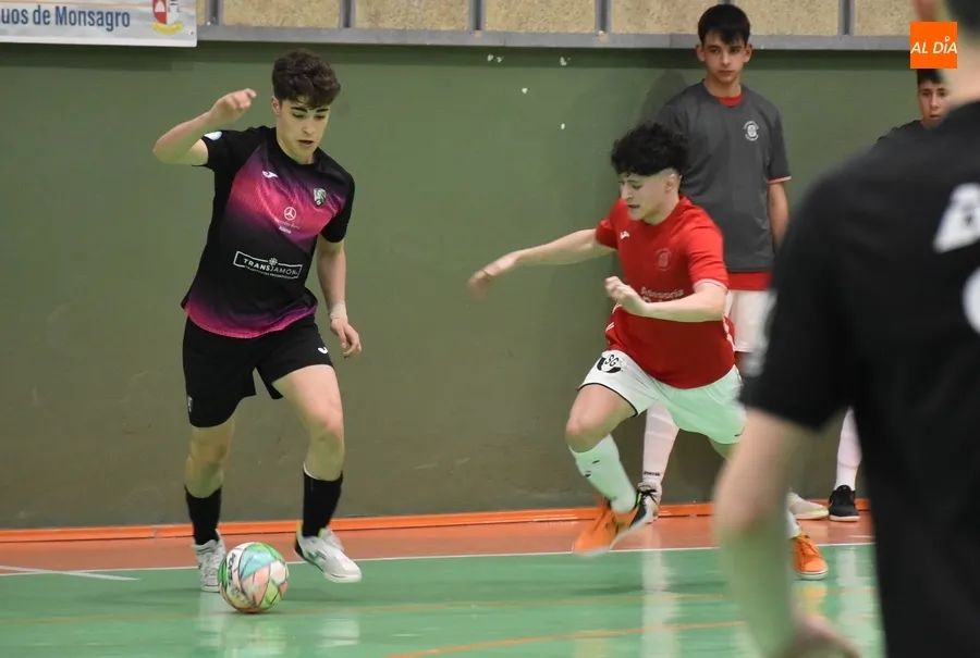 Foto 9 - Al III Juvenil le falta un pel&iacute;n de acierto para rascar algo en el derby final ante Inter Sala