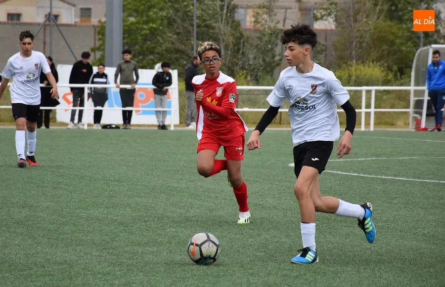 Foto 4 - El Infantil del Ciudad Rodrigo se despide de su afici&oacute;n goleando al Navega B