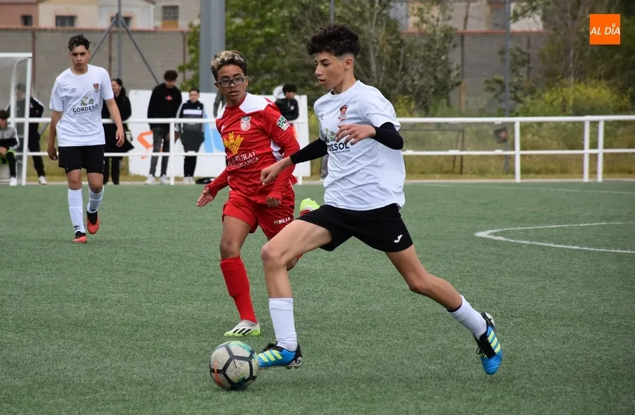 Foto 5 - El Infantil del Ciudad Rodrigo se despide de su afici&oacute;n goleando al Navega B