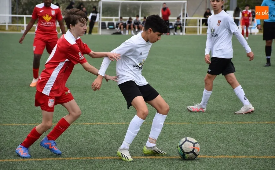 Foto 6 - El Infantil del Ciudad Rodrigo se despide de su afici&oacute;n goleando al Navega B