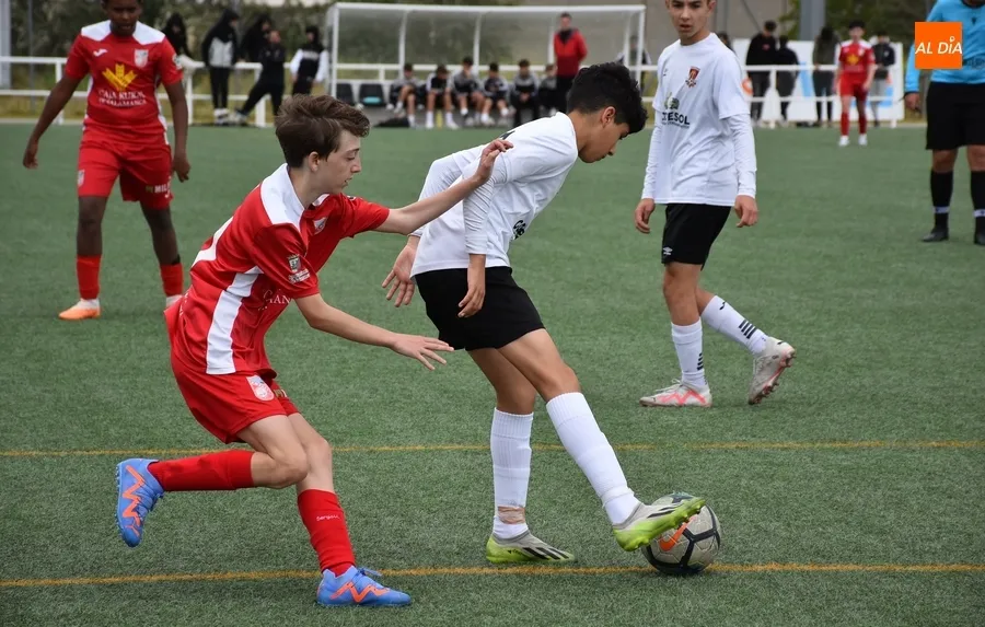 Foto 7 - El Infantil del Ciudad Rodrigo se despide de su afici&oacute;n goleando al Navega B