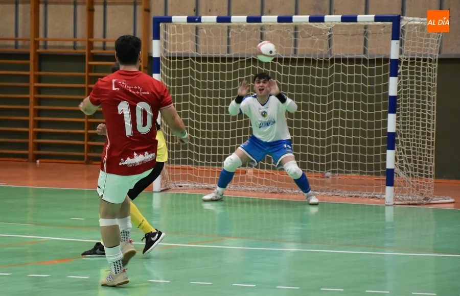 Foto 3 - El III Senior prolonga su &oacute;ptimo estado superando a un rival directo en la tabla al que pudo golear