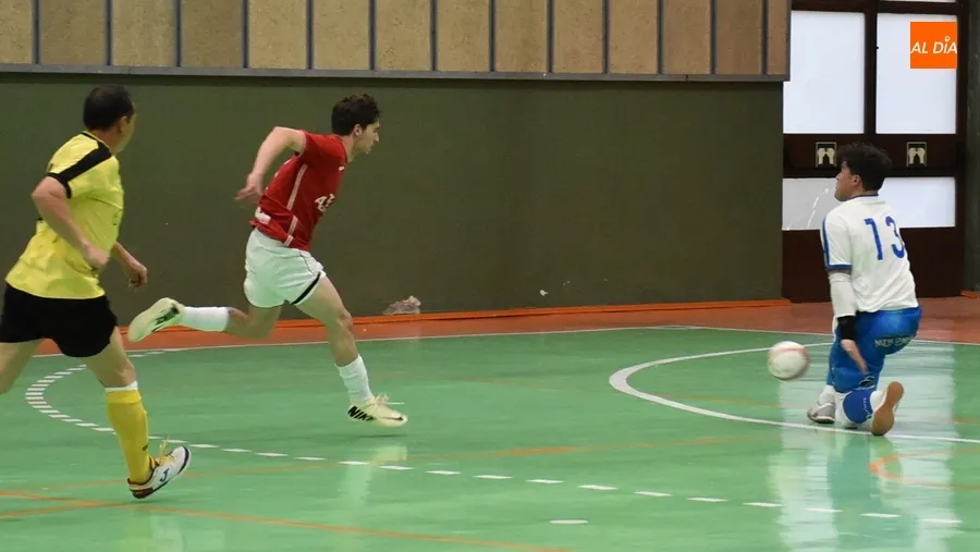 Foto 7 - El III Senior prolonga su &oacute;ptimo estado superando a un rival directo en la tabla al que pudo golear