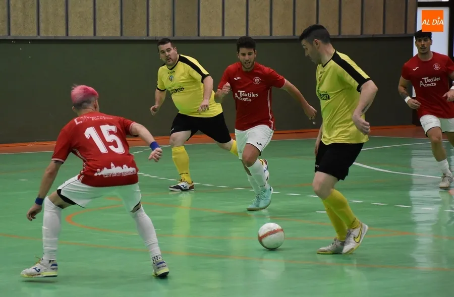 Foto 9 - El III Senior prolonga su &oacute;ptimo estado superando a un rival directo en la tabla al que pudo golear