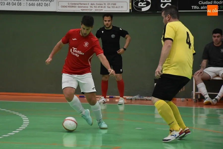 Foto 10 - El III Senior prolonga su &oacute;ptimo estado superando a un rival directo en la tabla al que pudo golear
