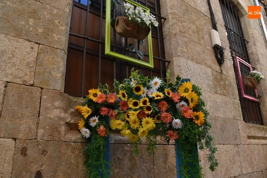 Foto 2 - Las zonas participantes en el Concurso Floral reciben la visita del jurado