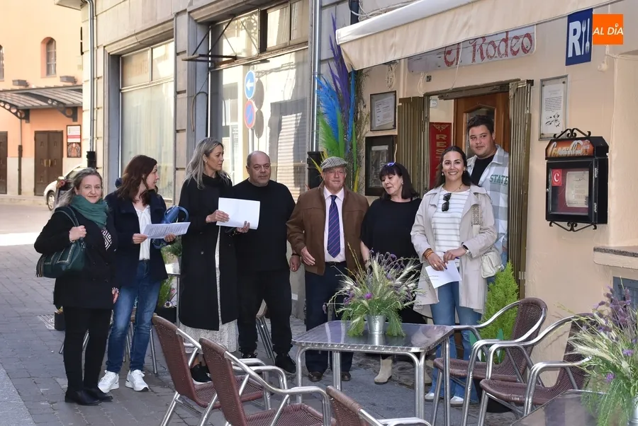 Foto 10 - Las zonas participantes en el Concurso Floral reciben la visita del jurado
