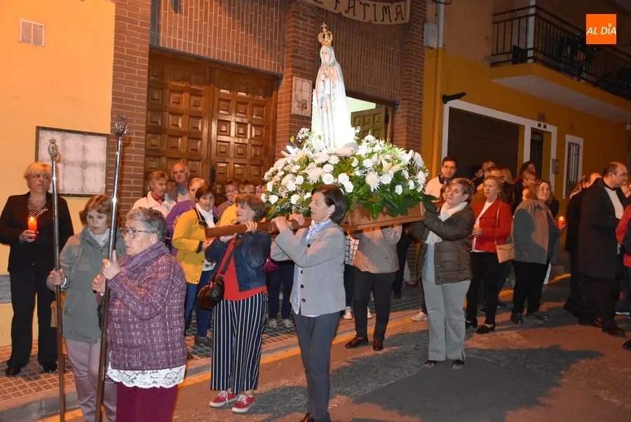 Foto 3 - La Virgen de F&aacute;tima pide por la paz en el mundo en su trayecto nocturno por el Valle de San Mart&iacute;n