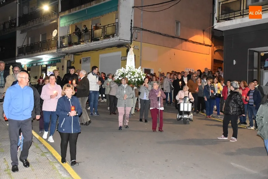 Foto 6 - La Virgen de F&aacute;tima pide por la paz en el mundo en su trayecto nocturno por el Valle de San Mart&iacute;n