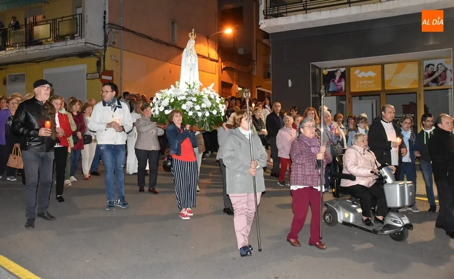 Foto 7 - La Virgen de F&aacute;tima pide por la paz en el mundo en su trayecto nocturno por el Valle de San Mart&iacute;n