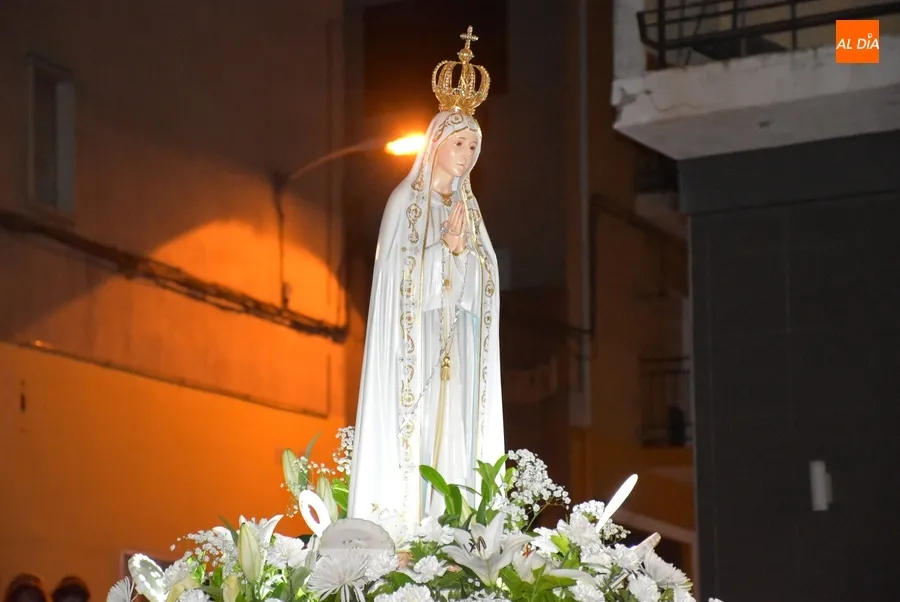 Foto 8 - La Virgen de F&aacute;tima pide por la paz en el mundo en su trayecto nocturno por el Valle de San Mart&iacute;n