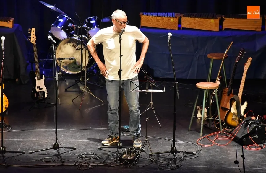 Foto 11 - El IES Tierra alcanza el c&eacute;nit de su &lsquo;Gira musical 23/24&rsquo; sobre las tablas del Teatro Nuevo 