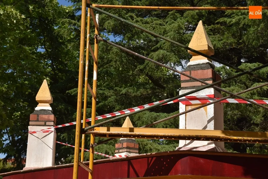 Foto 5 - Recrecidos los pilares de la terraza del templete de La Glorieta
