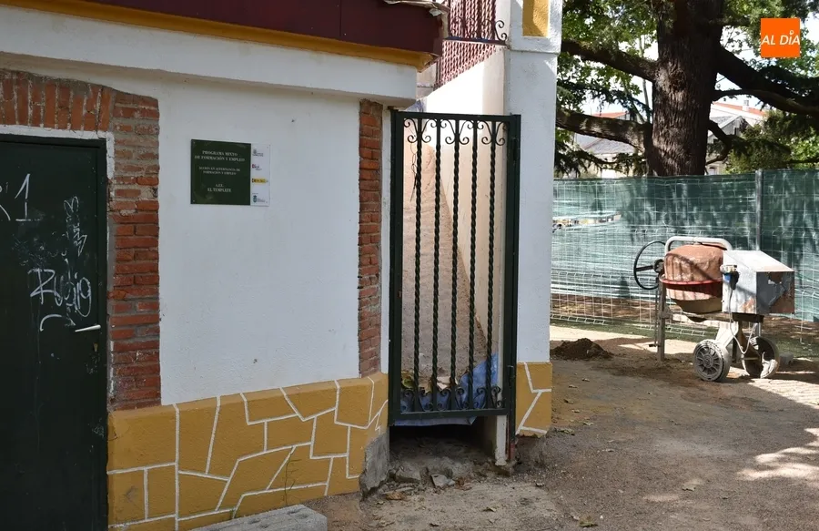 Foto 2 - Recrecidos los pilares de la terraza del templete de La Glorieta