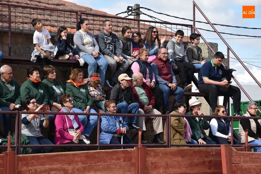 Foto 7 - Colorido concurso de disfraces en Cabrillas en el que se declar&oacute; a todos como ganadores