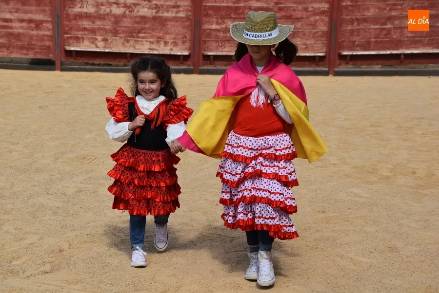 Foto 11 - Colorido concurso de disfraces en Cabrillas en el que se declar&oacute; a todos como ganadores