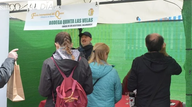 La XXI Feria del Queso, inaugurada esta mañana, ha contado con la presencia de autoridades y de muchos visitantes