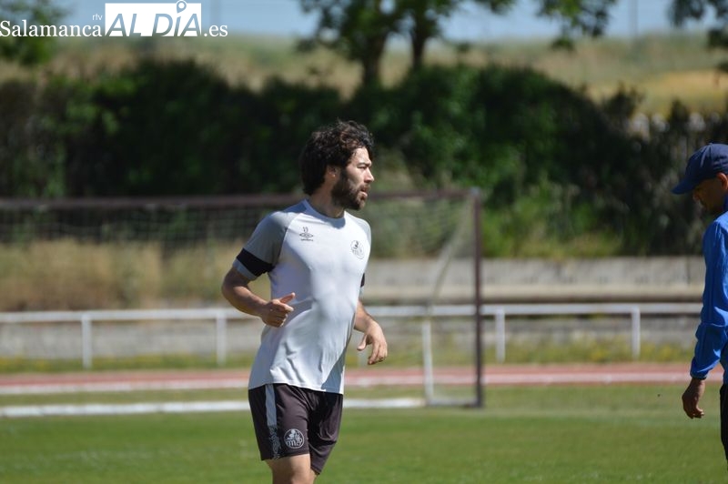 Javi Navas reaparece por los entrenamientos del Salamanca UDS y Manuel Lovato no pierde de vista los ensayos sin Poveda y Gustavo