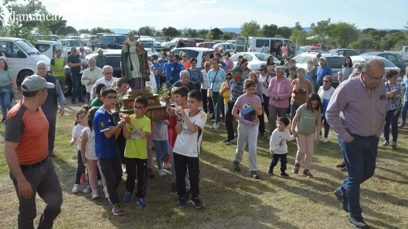 Foto 4 - La celebraci&oacute;n de San Gregorio congrega a los lumbralenses en Las Vi&ntilde;as