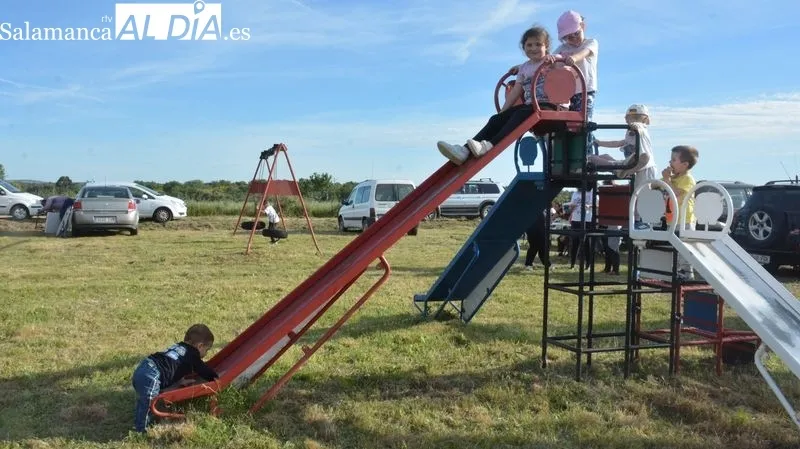 Los niños y niñas fueron protagonistas destacados de una celebración en la que participaron vecinos de todas las edades