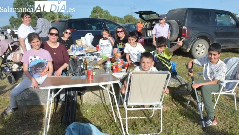 Los niños y niñas fueron protagonistas destacados de una celebración en la que participaron vecinos de todas las edades