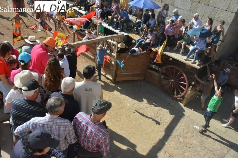 El coso taurino se llenó de público durante la clase práctica de toreo y la capea