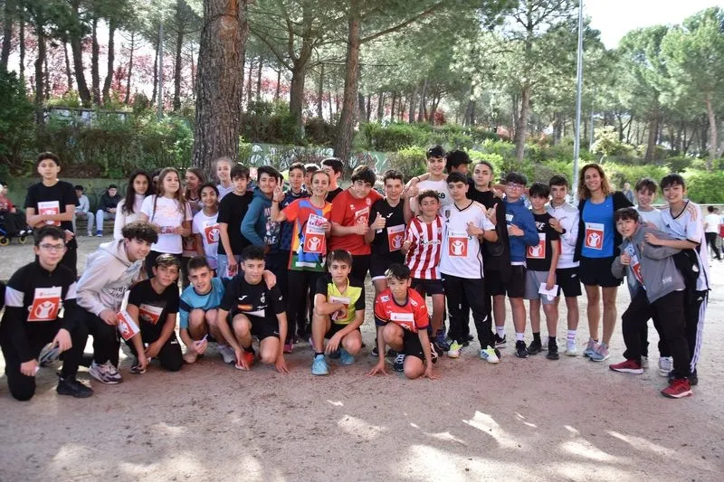 Carrera y bocadillo solidarios en el IES Mateo Hernández. Fotos: IES Mateo Hernández.