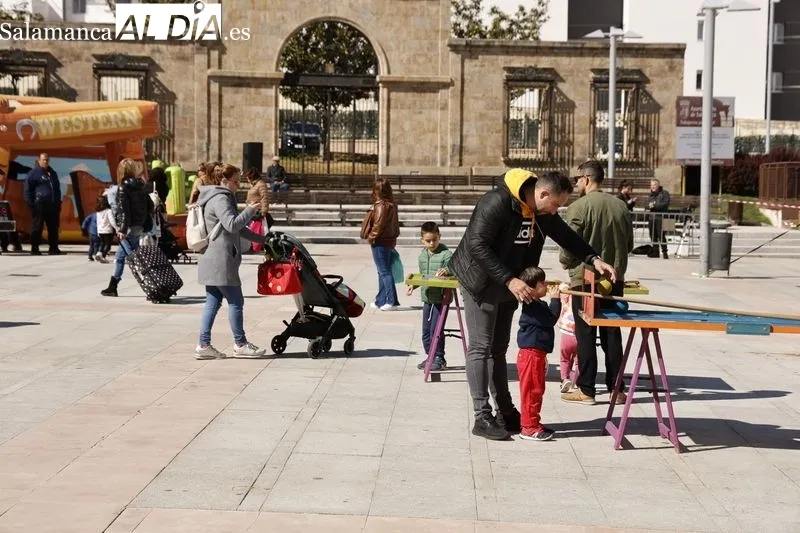 La plaza de la Concordia ha acogido actividades por el Día Internacional de la Familia. Fotos: David Sañudo