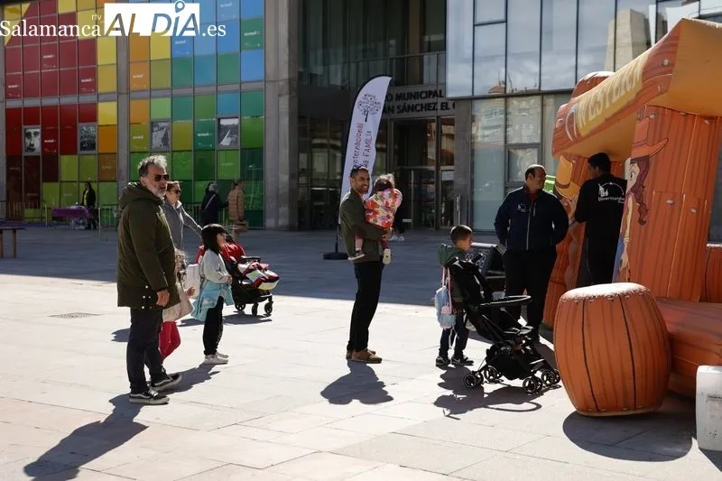 La plaza de la Concordia ha acogido actividades por el Día Internacional de la Familia. Fotos: David Sañudo