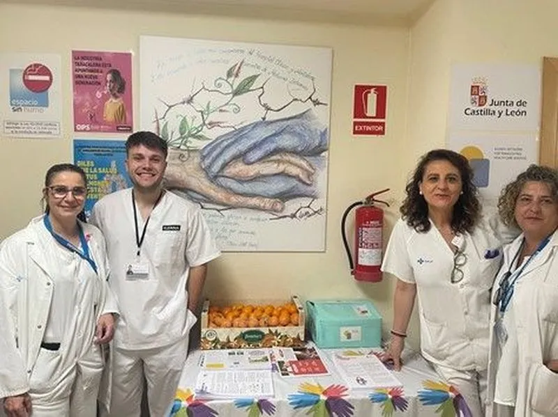 Profesionales del Hospital Los Montalvos en la mesa divulgativa