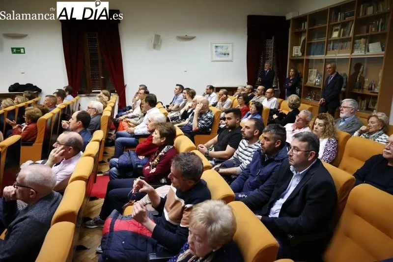 Presentación del documental 'Un destino en Monte Arruit' en el Casino de Salamanca. Fotos: David Sañudo