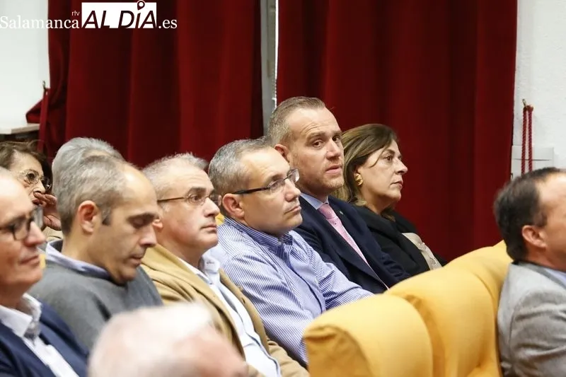 Presentación del documental 'Un destino en Monte Arruit' en el Casino de Salamanca. Fotos: David Sañudo