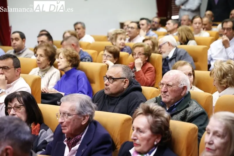 Presentación del documental 'Un destino en Monte Arruit' en el Casino de Salamanca. Fotos: David Sañudo
