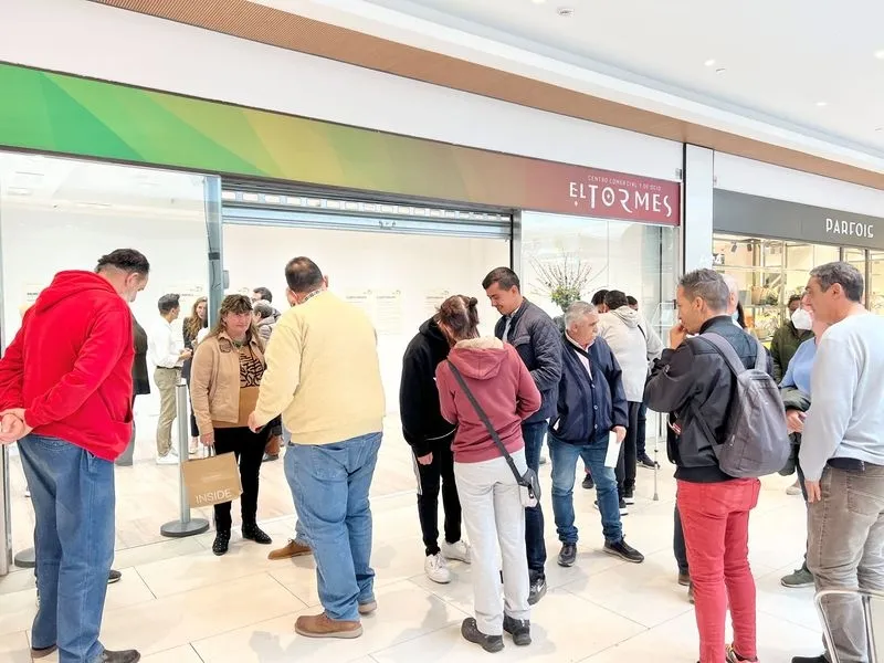 Actividades en el Centro Comercial El Tormes por el Orgullo Loco.