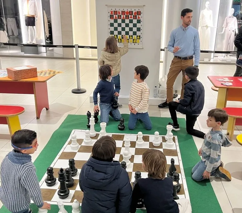 1er Festival de Ajedrez en el CC El Tormes, el séptimo torneo puntuable del circuito salmantino «Charrajedrez» con un gran éxito y récord de participación