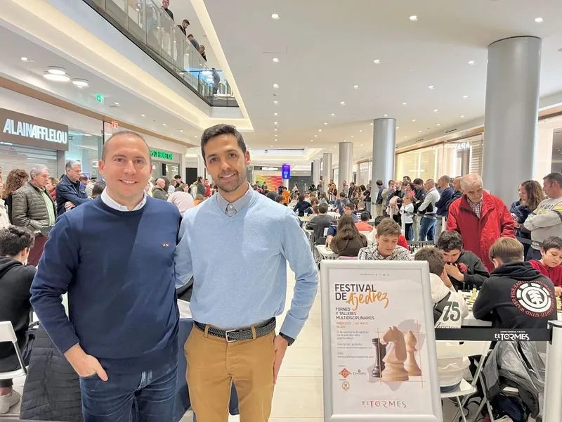 1er Festival de Ajedrez en el CC El Tormes, el séptimo torneo puntuable del circuito salmantino «Charrajedrez» con un gran éxito y récord de participación