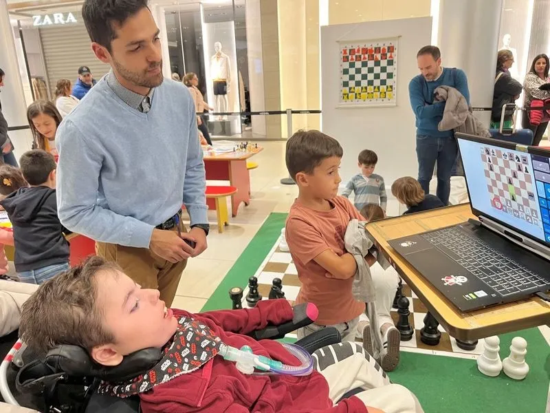 1er Festival de Ajedrez en el CC El Tormes, el séptimo torneo puntuable del circuito salmantino «Charrajedrez» con un gran éxito y récord de participación