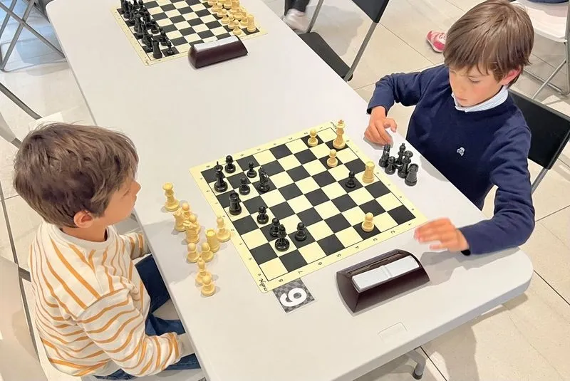 1er Festival de Ajedrez en el CC El Tormes, el séptimo torneo puntuable del circuito salmantino «Charrajedrez» con un gran éxito y récord de participación