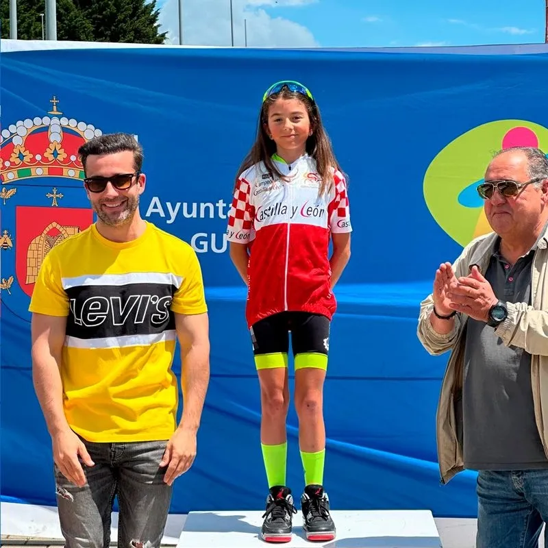 Corredores de la Escuela de Ciclismo Salamantina