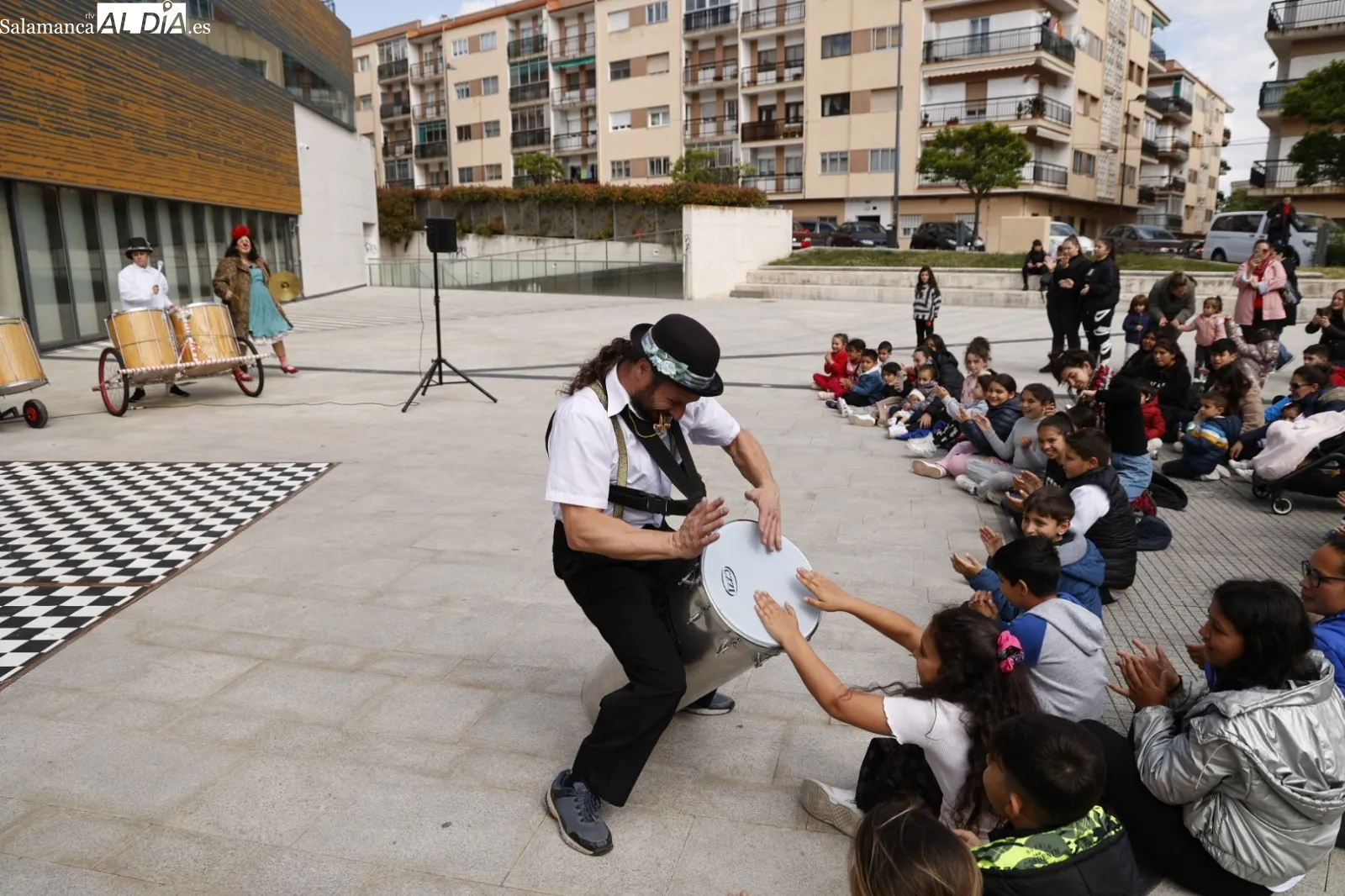 Espectáculo de circo en la plaza de Trujillo dentro de la Semana de las Artes Escénicas de El Rollo. Fotos: David Sañudo