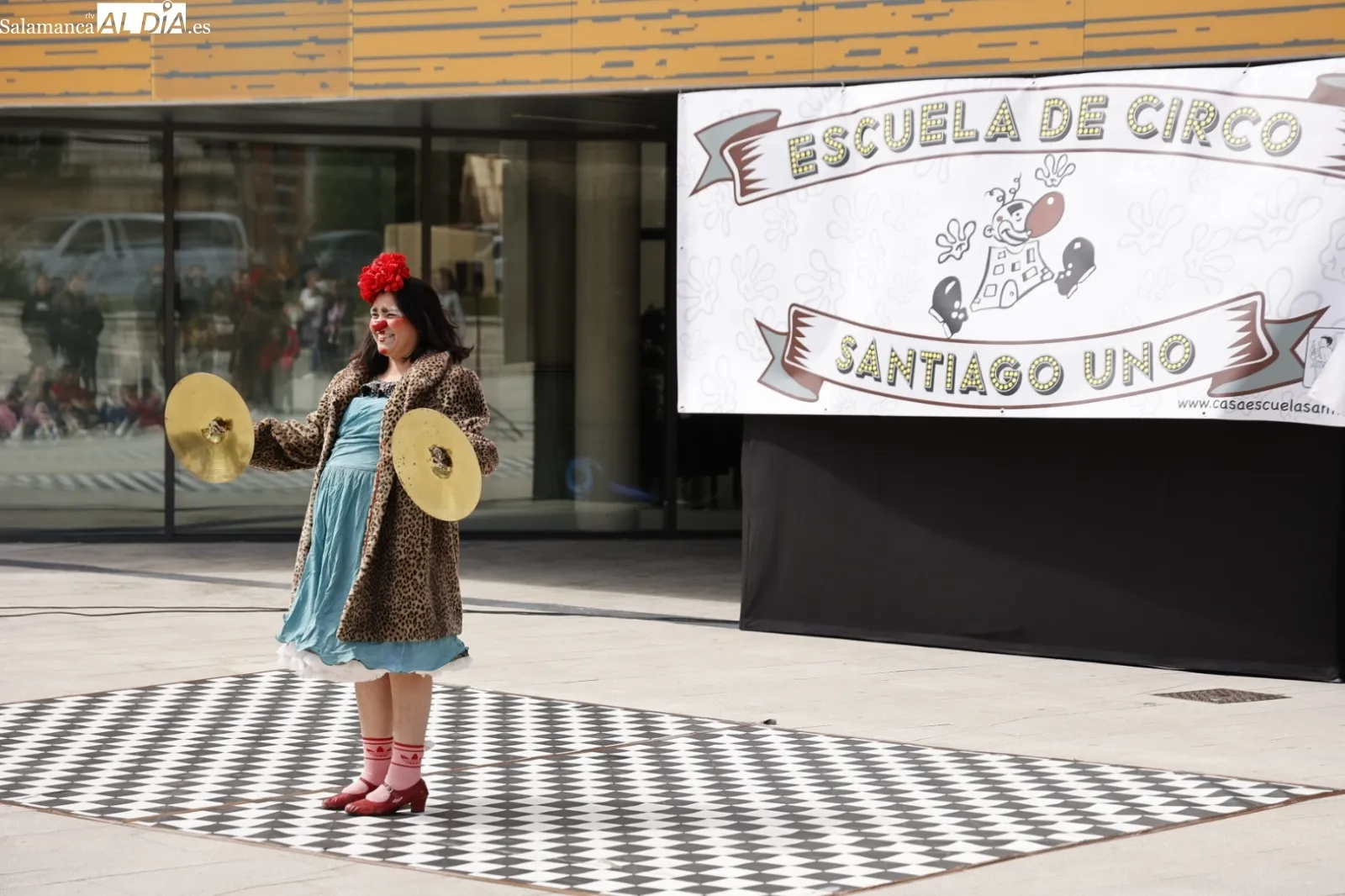 Espectáculo de circo en la plaza de Trujillo dentro de la Semana de las Artes Escénicas de El Rollo. Fotos: David Sañudo