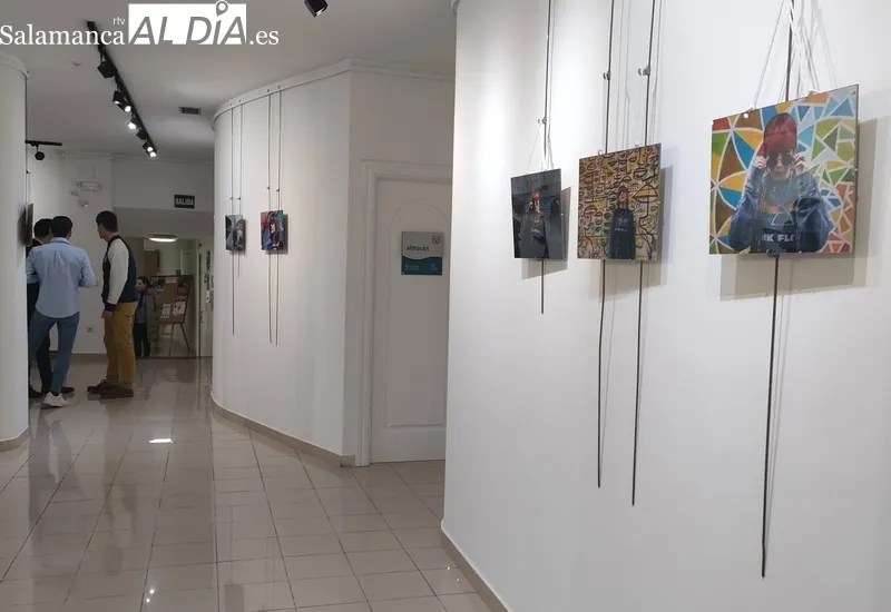 Inauguración de la exposición ‘Entre calles y plazas: retratos urbanos de Salamanca’, de Pedro Torres Marín, en el Espacio Joven de Salamanca. Fotos: R.M. García