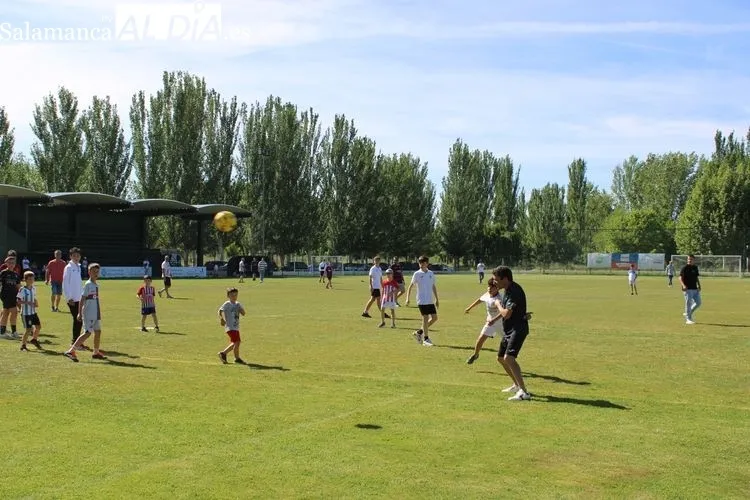 Foto 10 - El Alba de Tormes CF cierra la temporada con una fiesta