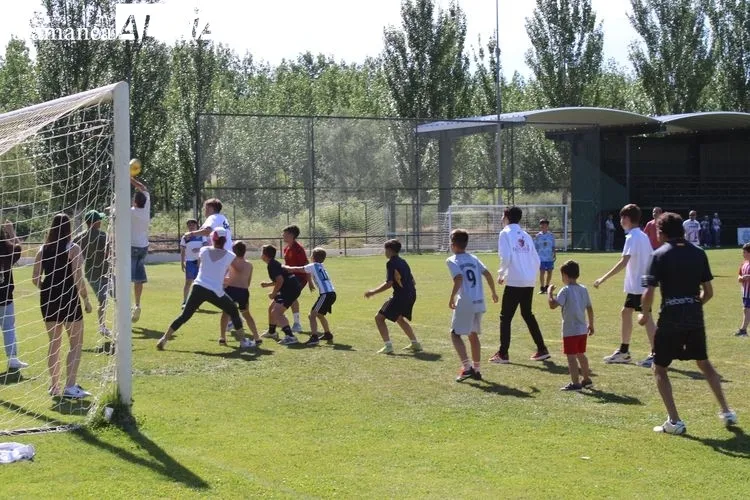 Foto 11 - El Alba de Tormes CF cierra la temporada con una fiesta