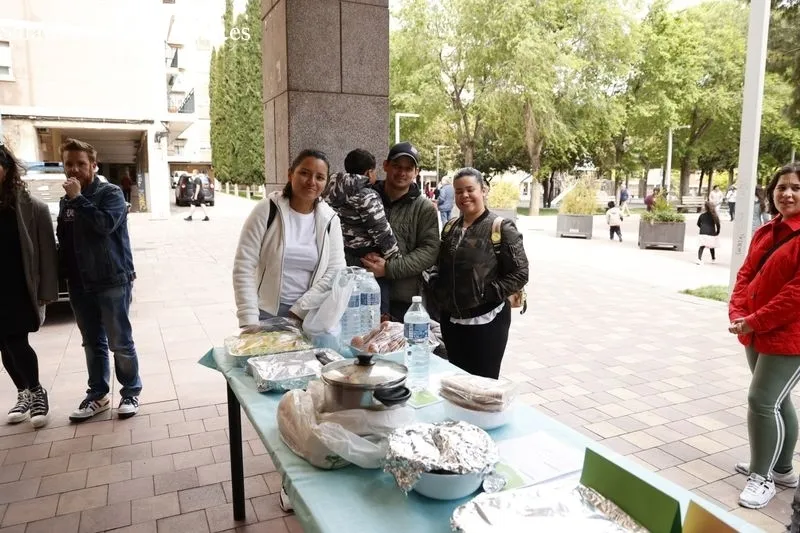 Fería Multicultural en la plaza de Barcelona. Fotos: David Sañudo